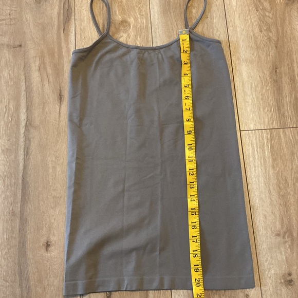 C’est Moi Seamless Tank - Picture 5 of 6